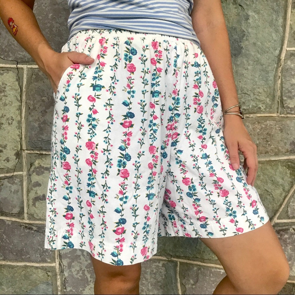 Vintage high waisted floral shorts